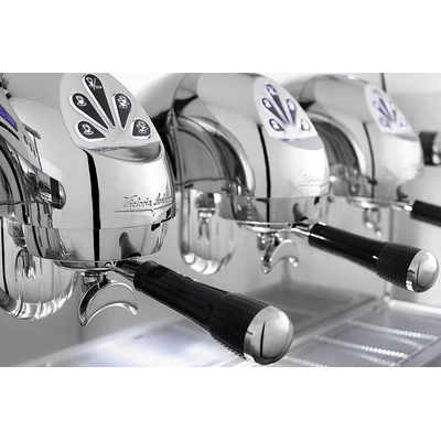 Programuojamas 2-jų grupių espresso kavos aparatas „Victoria Arduino“ Adonis Exceline Programuojamas 2-jų grupių espresso kavos aparatas „Victoria Arduino“ Adonis Exceline