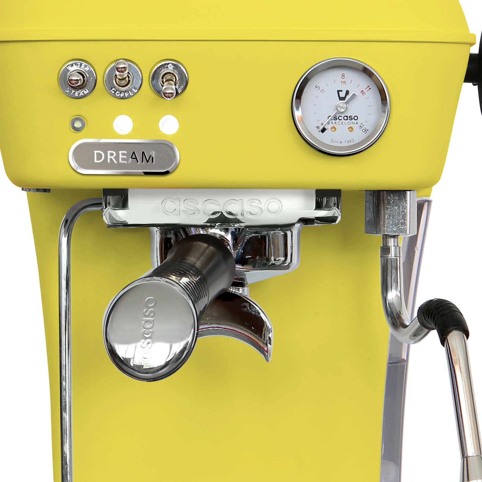 Yellow „Ascaso“ Dream ONE from the front: switches, pressure gauge and portafilter in the group head
