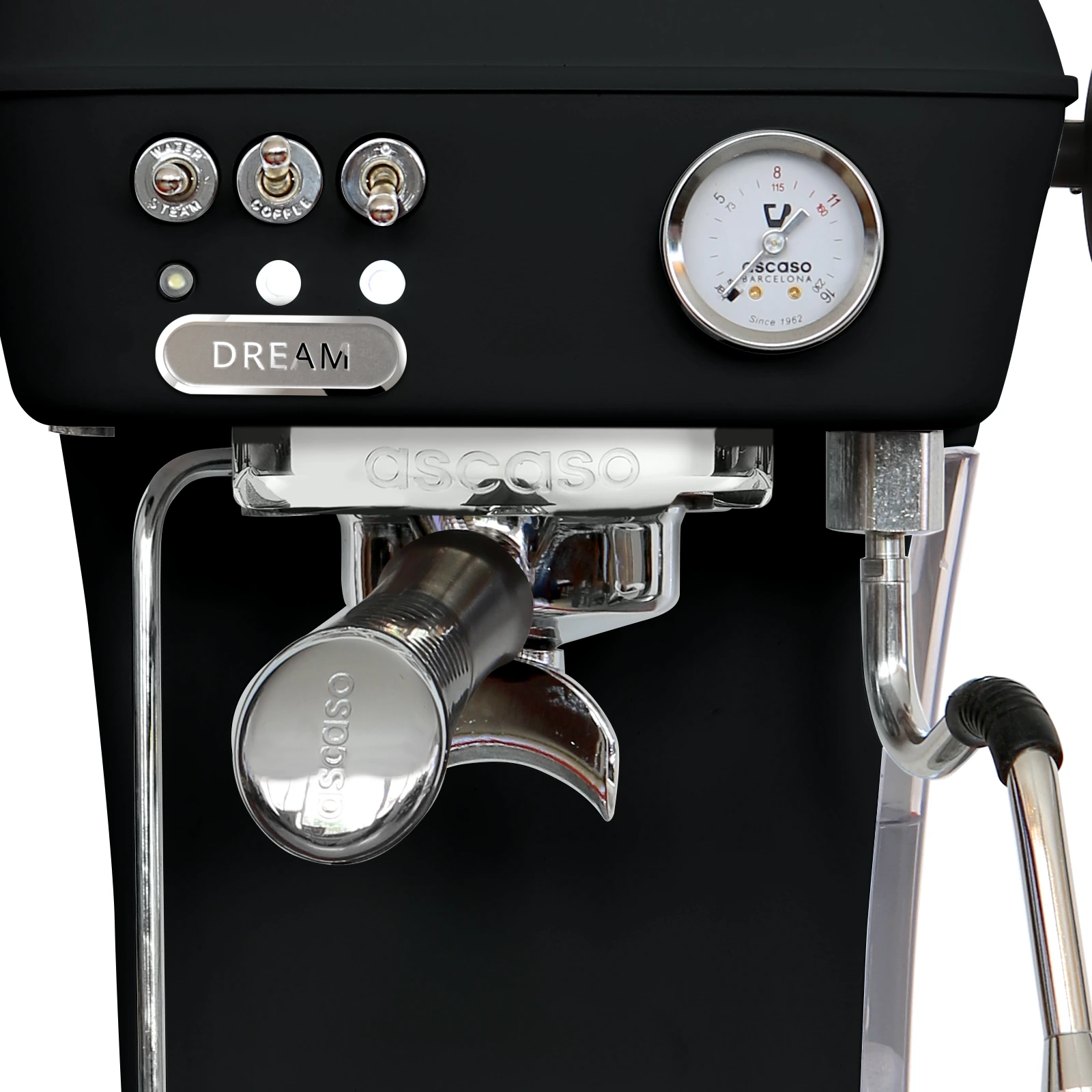 Black „Ascaso“ Dream ONE from the front: switches, pressure gauge and portafilter in the group head