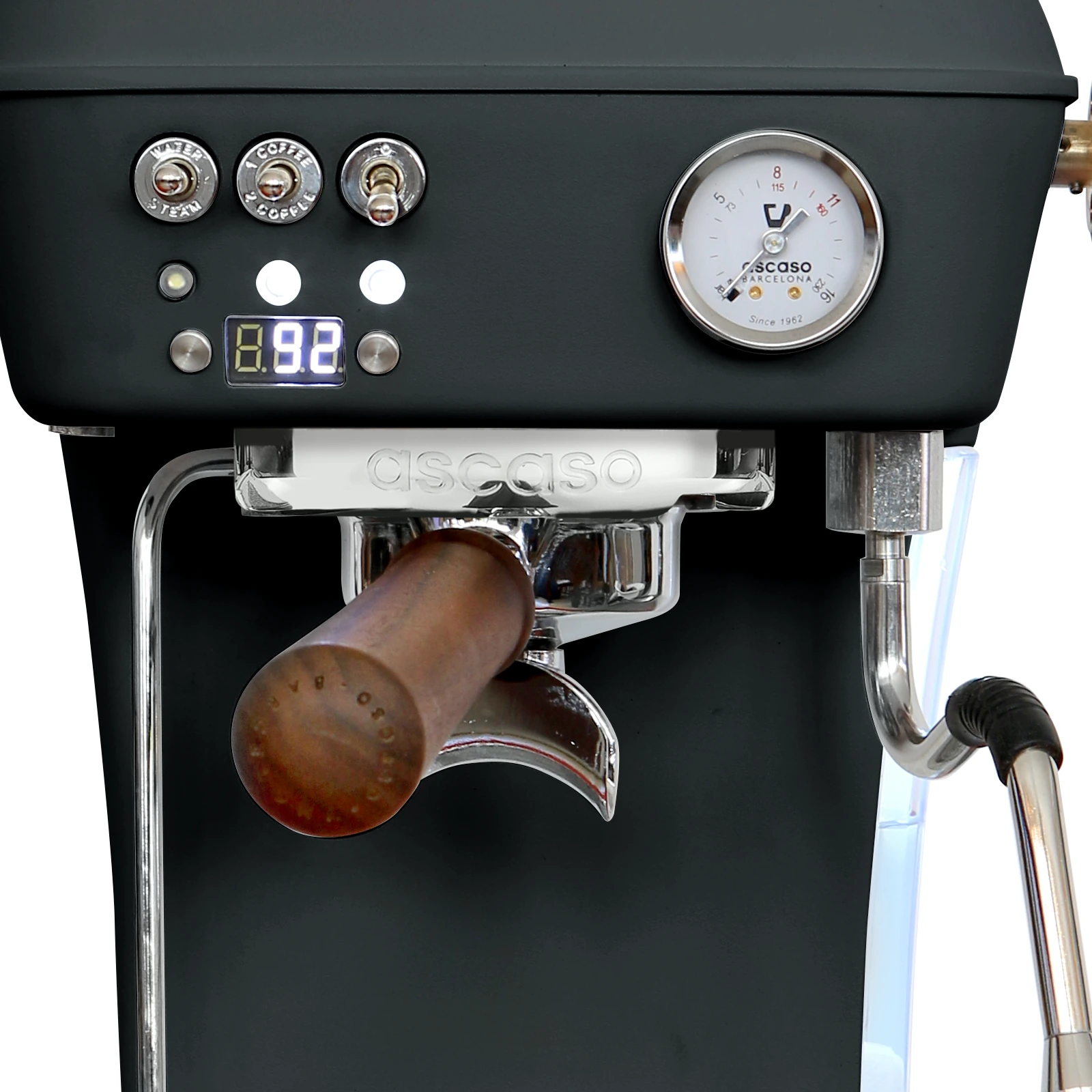 Anthracite „Ascaso“ Dream PID from the front: display showing the temperature, switches, pressure gauge and walnut-handled portafilter