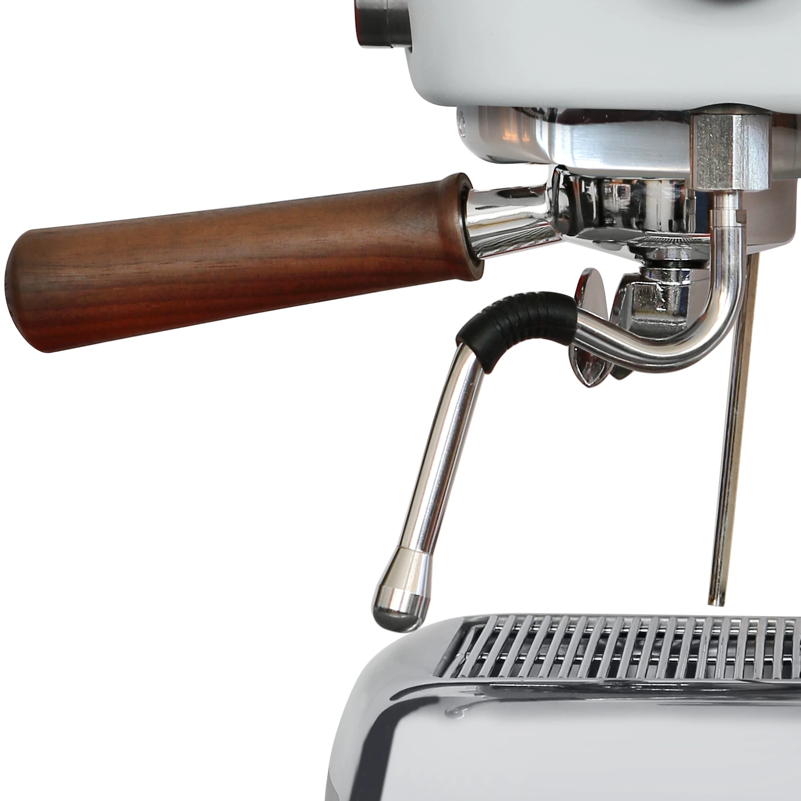Close-up of the „Ascaso“ Dream PID steam wand and walnut-handled portafilter