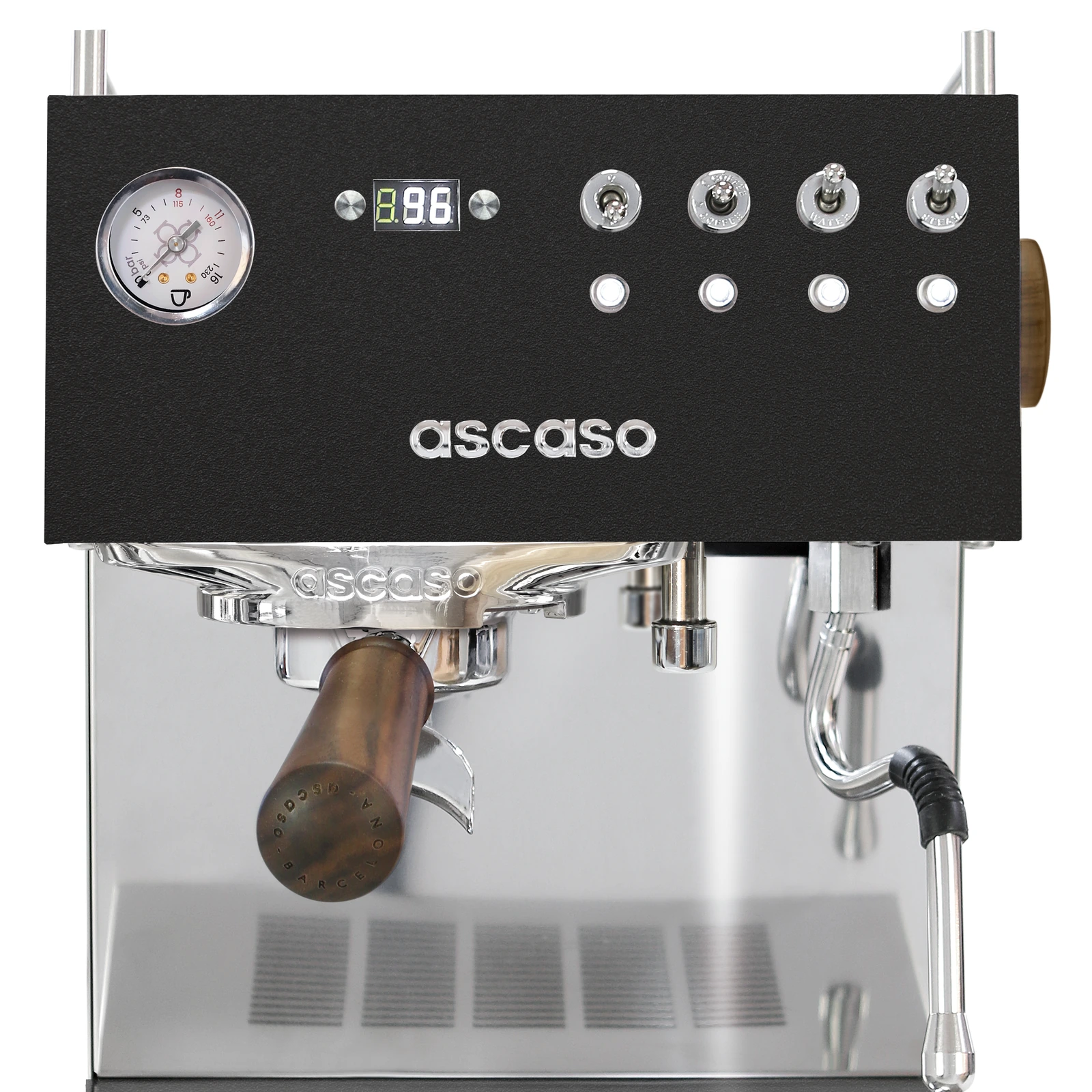„Ascaso“ Steel DUO PID черного цвета, вид спереди: дисплей, переключатели, манометр и портафильтр с ручкой из ореха