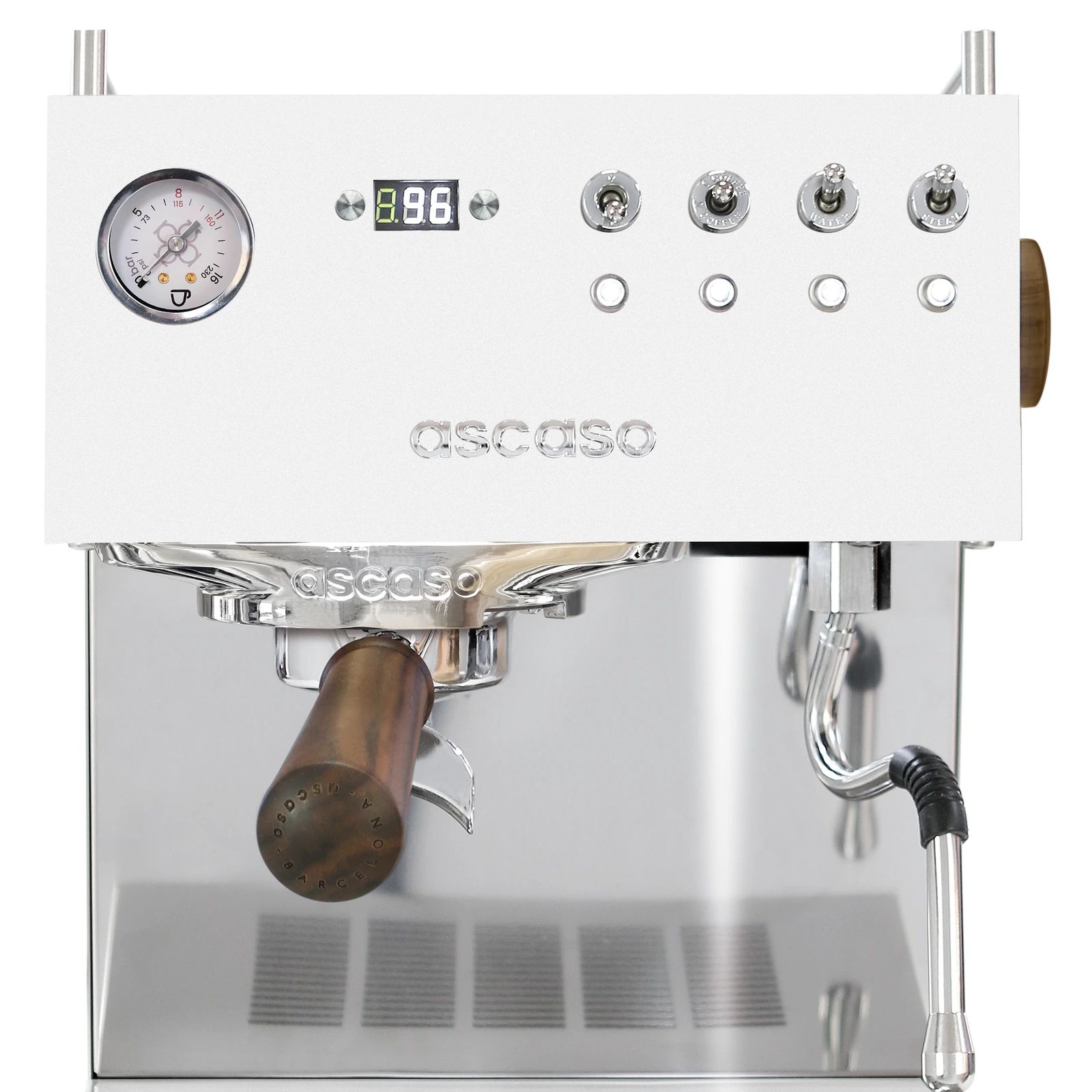 White „Ascaso“ Steel UNO PID from the front: display, switches, pressure gauge and walnut-handled portafilter
