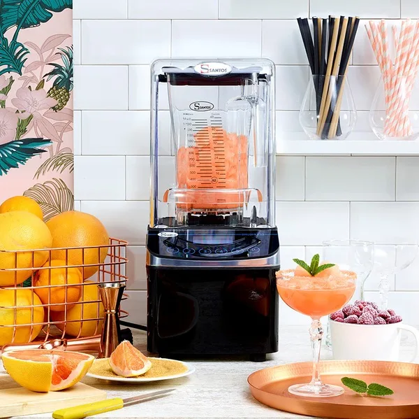 „Santos“ #62 brushless blender on a counter with citrus fruit and a cocktail glass